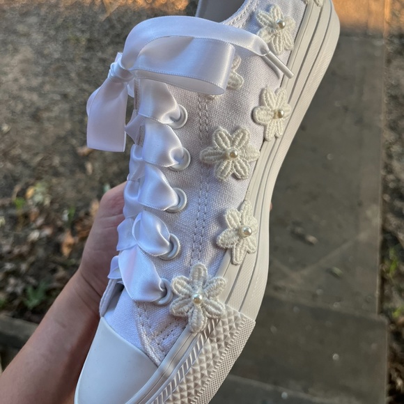 Wedding Shoes - BRAND NEW Decorated Chuck Taylor Converses - Picture 1 of 7